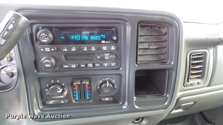 image for item K8058 2003 Chevrolet Silverado 2500HD LS Crew Cab pickup truck