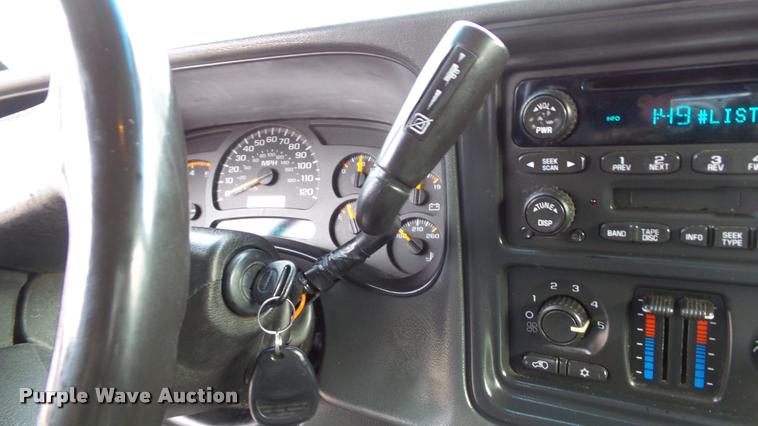 image for item K8058 2003 Chevrolet Silverado 2500HD LS Crew Cab pickup truck