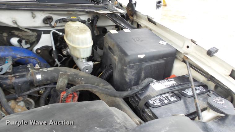 image for item K8058 2003 Chevrolet Silverado 2500HD LS Crew Cab pickup truck