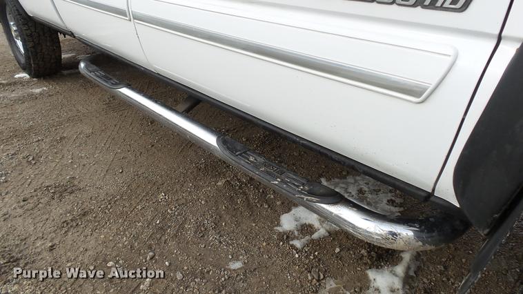 image for item K8058 2003 Chevrolet Silverado 2500HD LS Crew Cab pickup truck