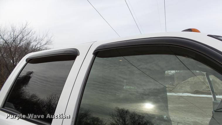 image for item K8058 2003 Chevrolet Silverado 2500HD LS Crew Cab pickup truck