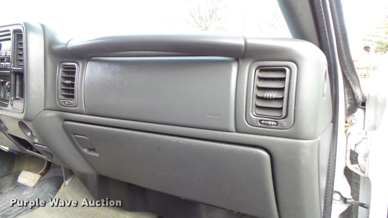 image for item K8058 2003 Chevrolet Silverado 2500HD LS Crew Cab pickup truck