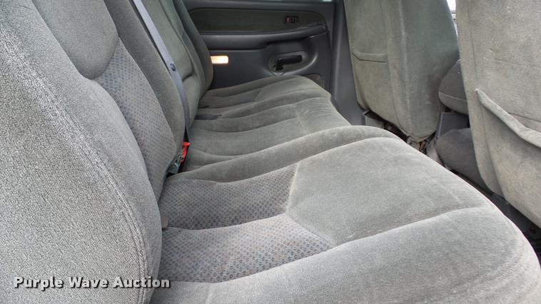 image for item K8058 2003 Chevrolet Silverado 2500HD LS Crew Cab pickup truck