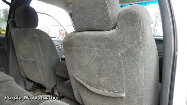 image for item K8058 2003 Chevrolet Silverado 2500HD LS Crew Cab pickup truck