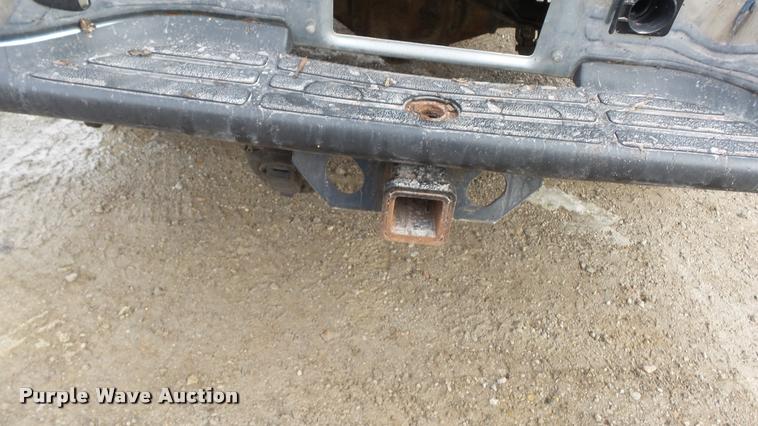 image for item K8058 2003 Chevrolet Silverado 2500HD LS Crew Cab pickup truck