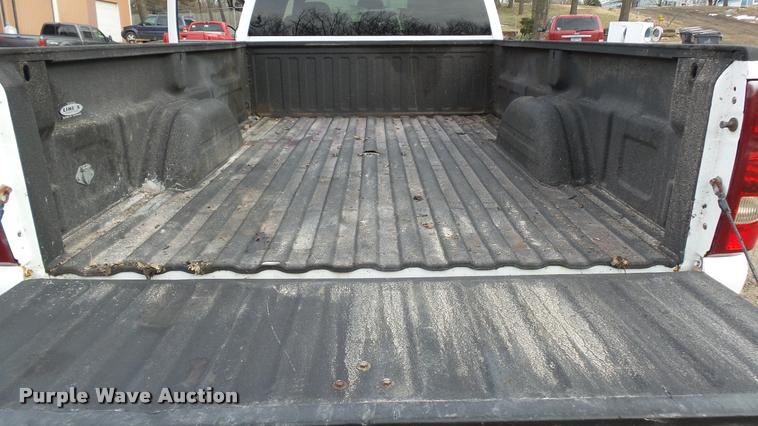 image for item K8058 2003 Chevrolet Silverado 2500HD LS Crew Cab pickup truck