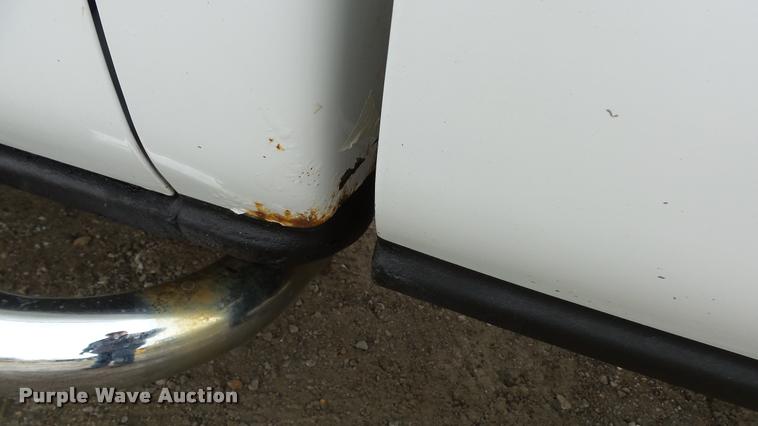 image for item K8058 2003 Chevrolet Silverado 2500HD LS Crew Cab pickup truck