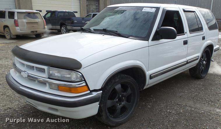 image for item K8059 1999 Chevrolet Blazer SUV