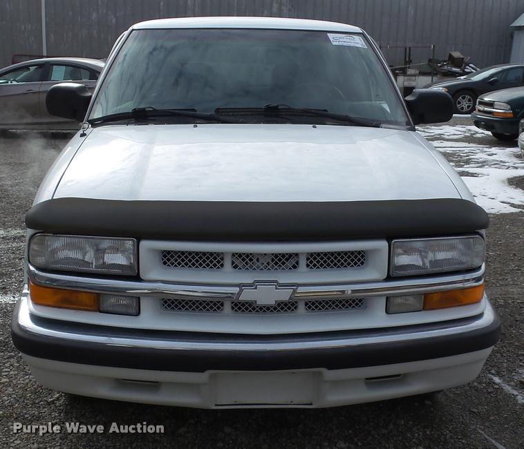 image for item K8059 1999 Chevrolet Blazer SUV
