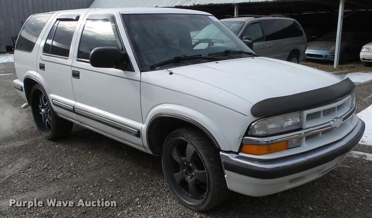 image for item K8059 1999 Chevrolet Blazer SUV