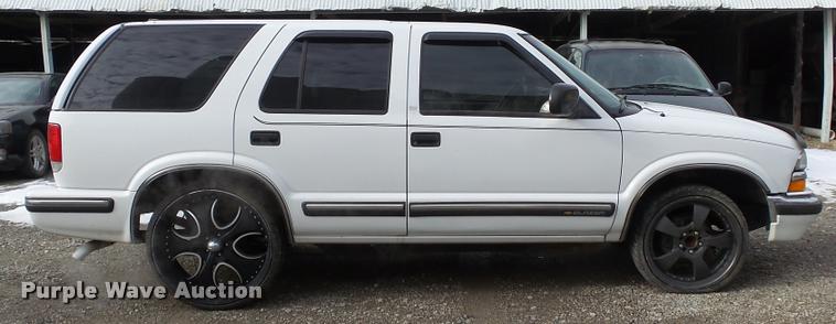 image for item K8059 1999 Chevrolet Blazer SUV