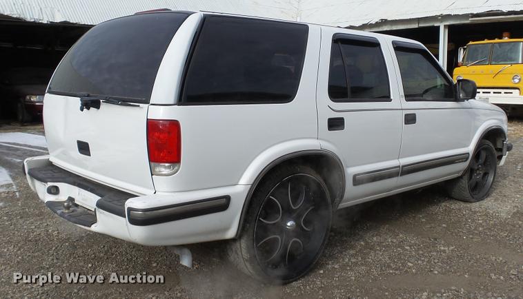 image for item K8059 1999 Chevrolet Blazer SUV