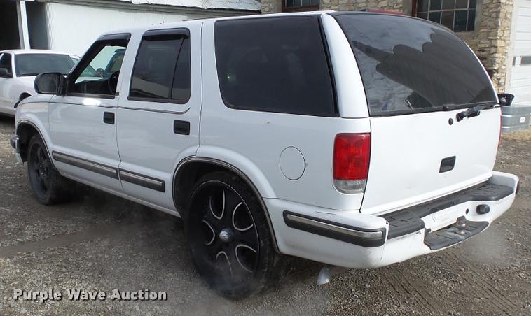 image for item K8059 1999 Chevrolet Blazer SUV