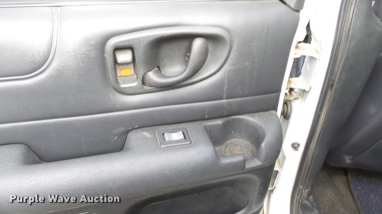 image for item K8059 1999 Chevrolet Blazer SUV