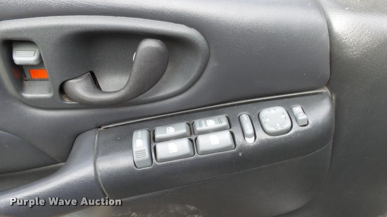 image for item K8059 1999 Chevrolet Blazer SUV