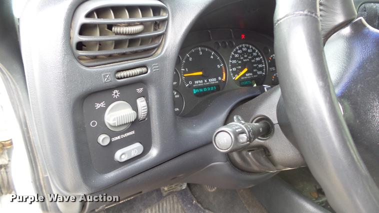 image for item K8059 1999 Chevrolet Blazer SUV