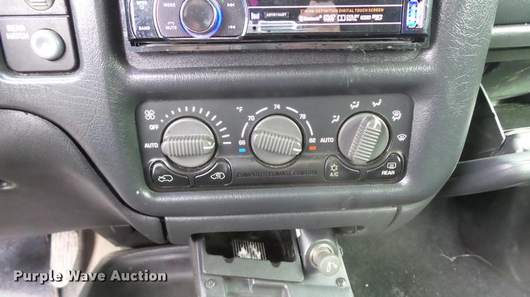 image for item K8059 1999 Chevrolet Blazer SUV