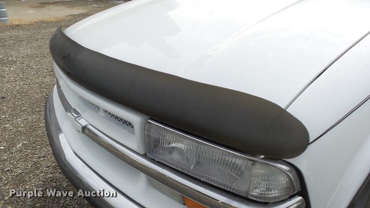 image for item K8059 1999 Chevrolet Blazer SUV