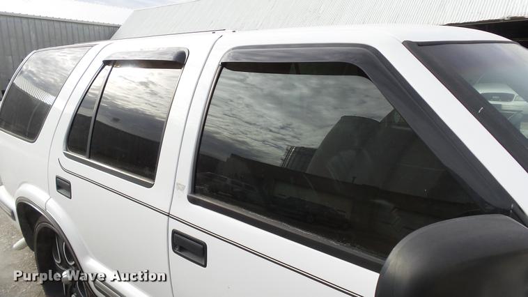 image for item K8059 1999 Chevrolet Blazer SUV