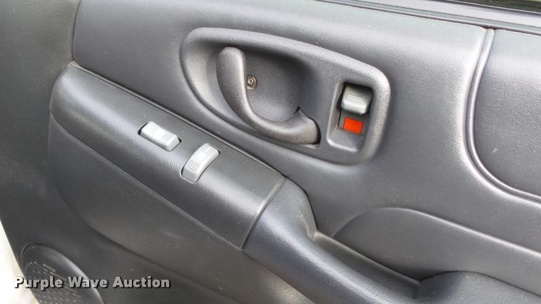 image for item K8059 1999 Chevrolet Blazer SUV