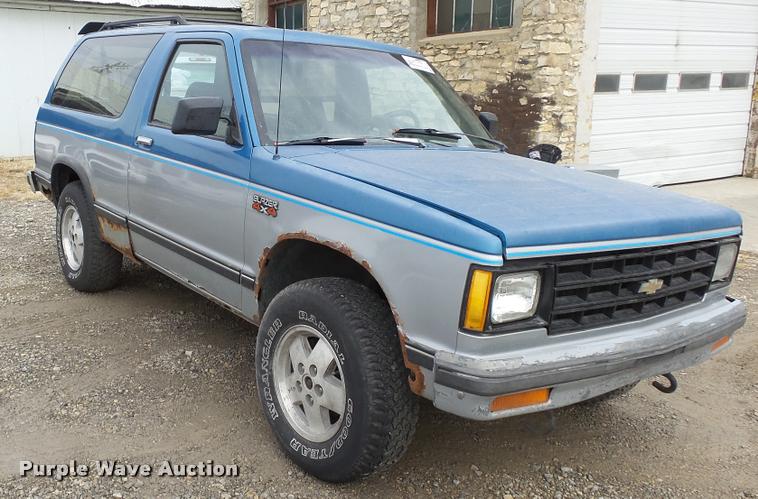 image for item K8061 1989 Chevrolet S10 Blazer SUV