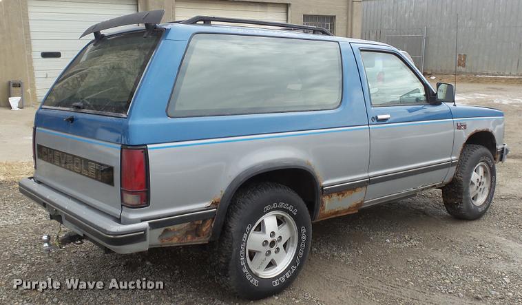 image for item K8061 1989 Chevrolet S10 Blazer SUV