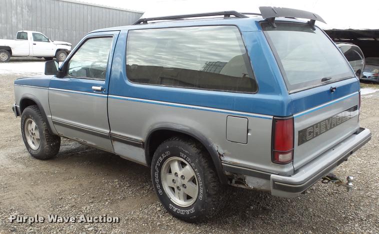 image for item K8061 1989 Chevrolet S10 Blazer SUV