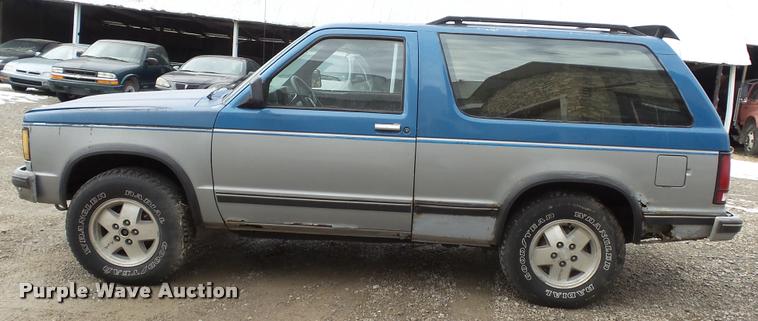 image for item K8061 1989 Chevrolet S10 Blazer SUV