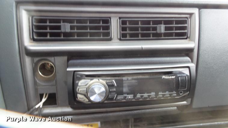 image for item K8061 1989 Chevrolet S10 Blazer SUV