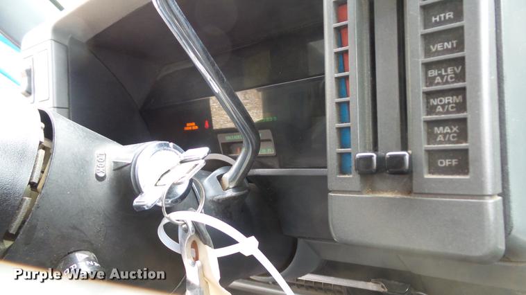 image for item K8061 1989 Chevrolet S10 Blazer SUV