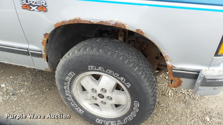 image for item K8061 1989 Chevrolet S10 Blazer SUV
