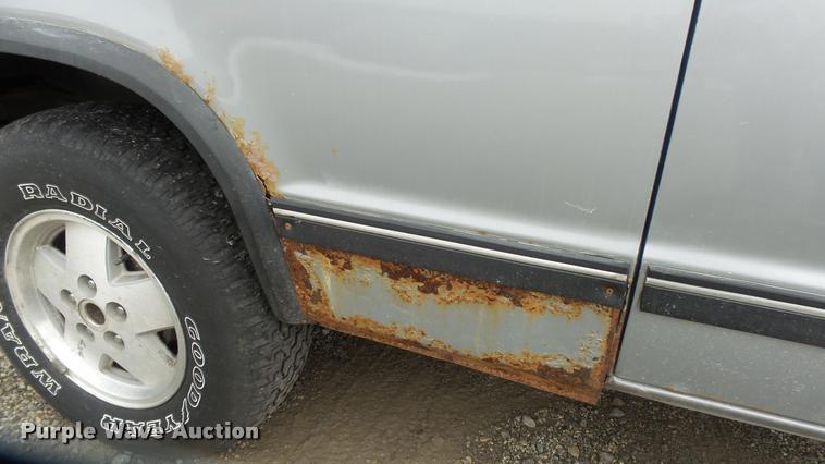 image for item K8061 1989 Chevrolet S10 Blazer SUV