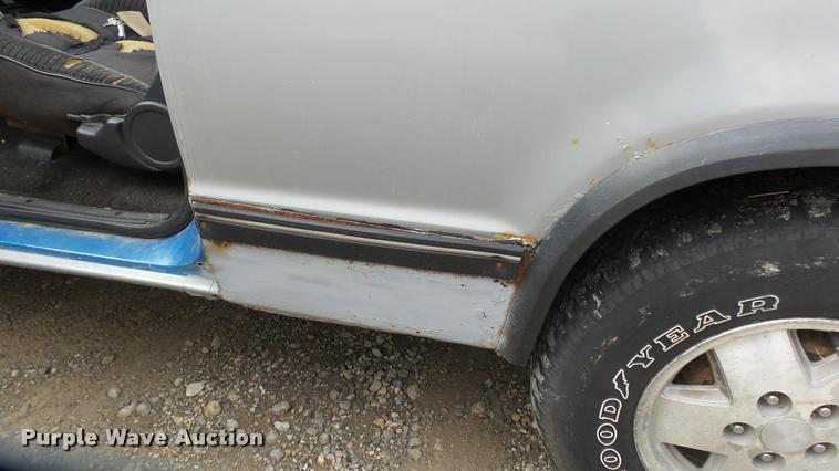 image for item K8061 1989 Chevrolet S10 Blazer SUV