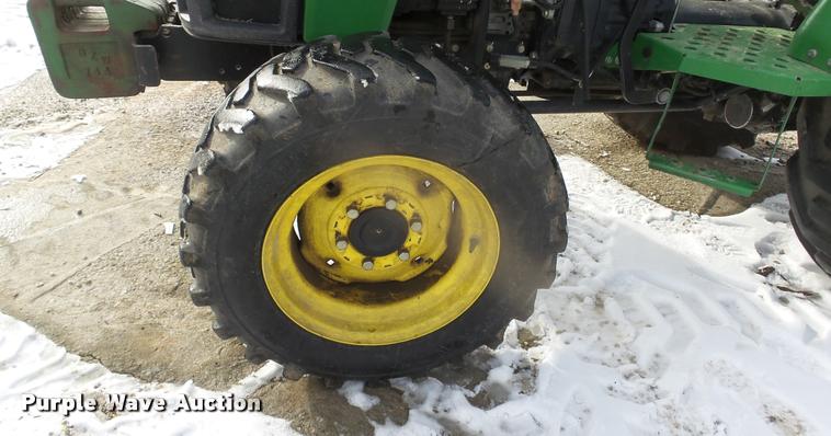 image for item K8063 John Deere 4105 tractor