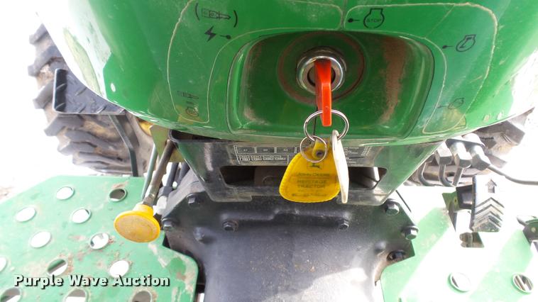 image for item K8063 John Deere 4105 tractor
