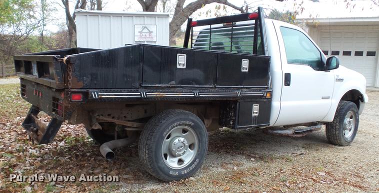 image for item K8074 2007 Ford F250 Super Duty XLT flatbed pickup truck