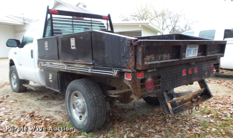 image for item K8074 2007 Ford F250 Super Duty XLT flatbed pickup truck