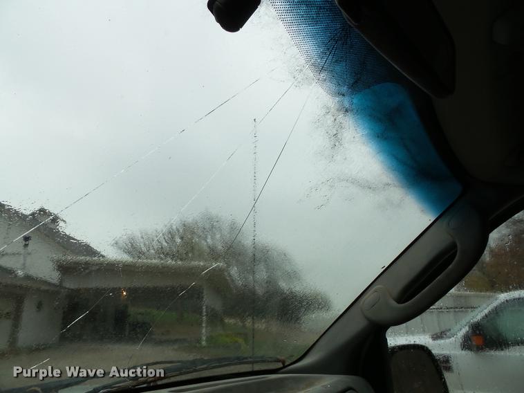 image for item K8074 2007 Ford F250 Super Duty XLT flatbed pickup truck