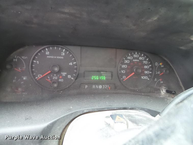 image for item K8074 2007 Ford F250 Super Duty XLT flatbed pickup truck