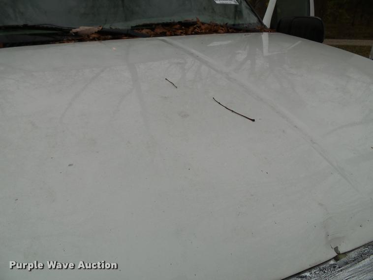 image for item K8074 2007 Ford F250 Super Duty XLT flatbed pickup truck