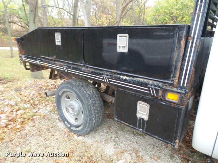 image for item K8074 2007 Ford F250 Super Duty XLT flatbed pickup truck