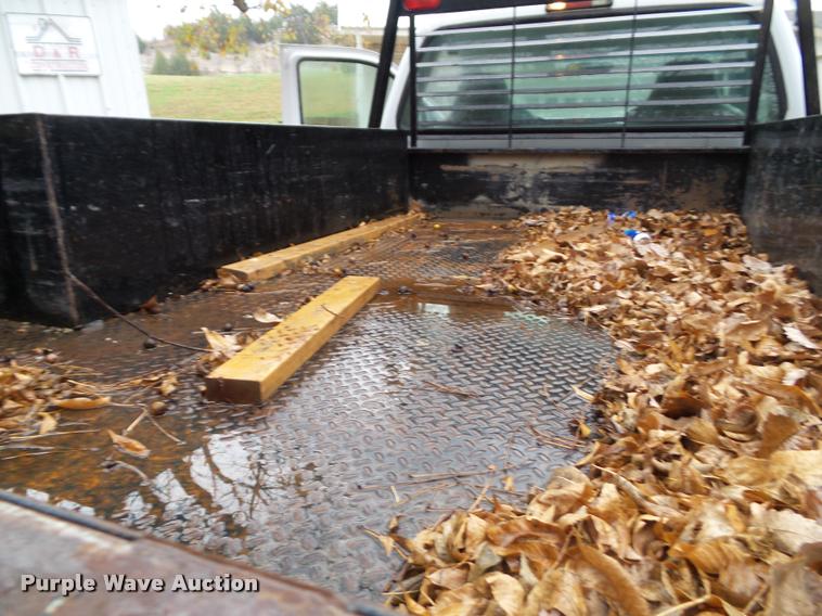 image for item K8074 2007 Ford F250 Super Duty XLT flatbed pickup truck