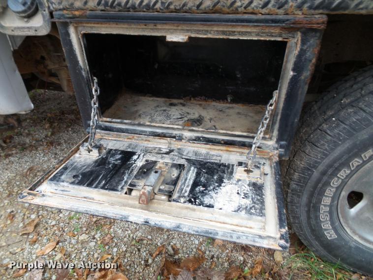 image for item K8074 2007 Ford F250 Super Duty XLT flatbed pickup truck