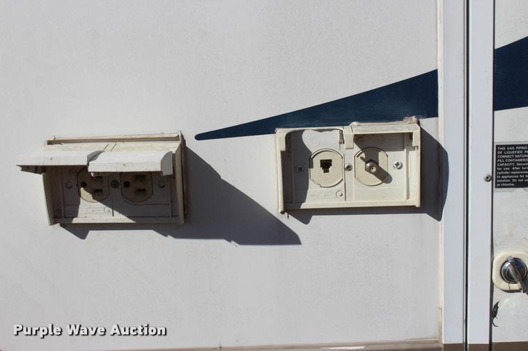 image for item L3002 2002 Carriage DS368 camper