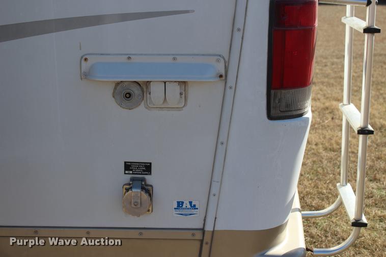 image for item L3002 2002 Carriage DS368 camper
