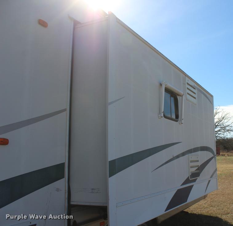 image for item L3002 2002 Carriage DS368 camper