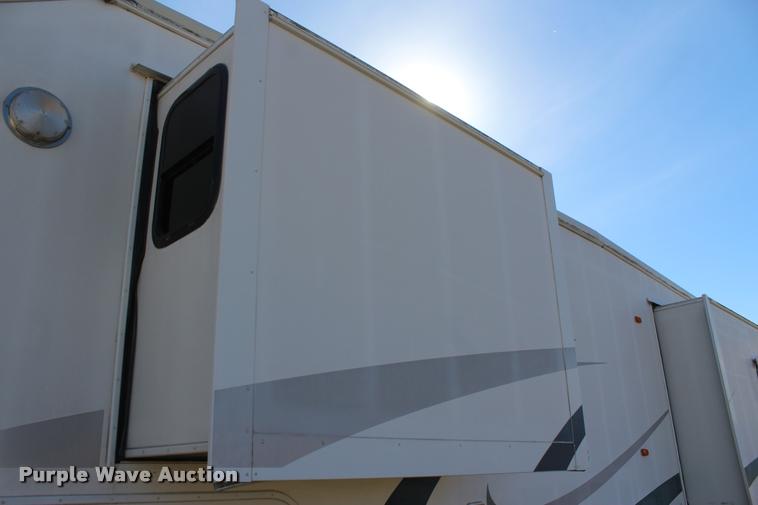 image for item L3002 2002 Carriage DS368 camper