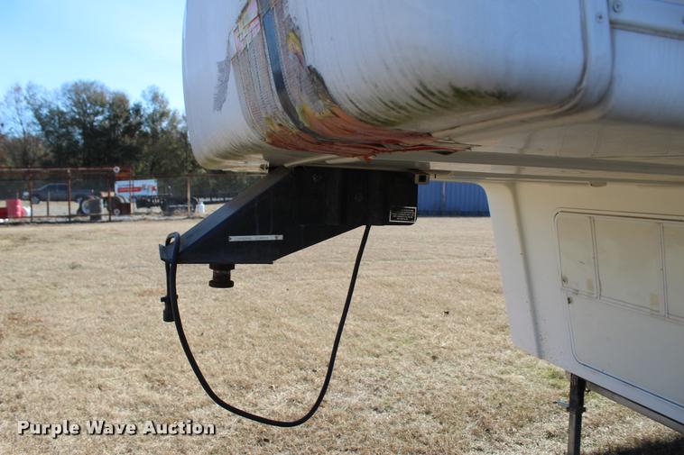 image for item L3002 2002 Carriage DS368 camper