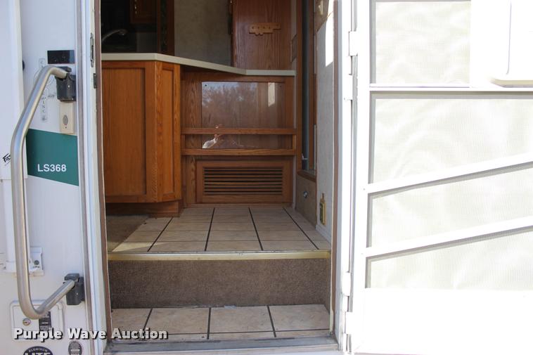 image for item L3002 2002 Carriage DS368 camper