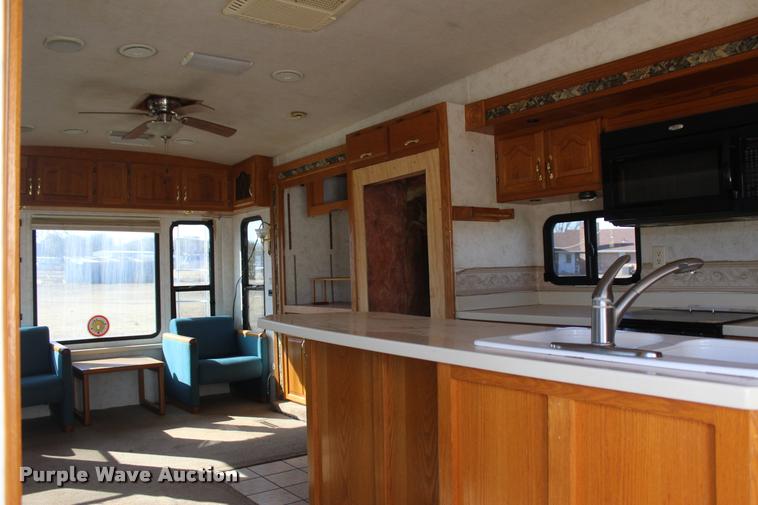 image for item L3002 2002 Carriage DS368 camper